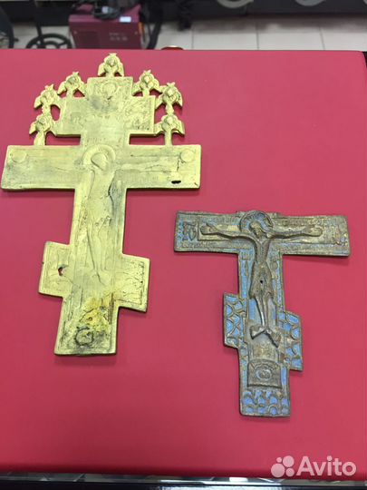 Старинные кресты, складень, иконы