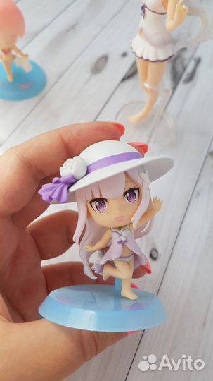 Аниме фигурка Эмилия и Рэм + 2 брелка