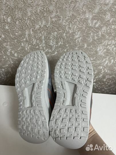 Новые кроссовки юничел 28