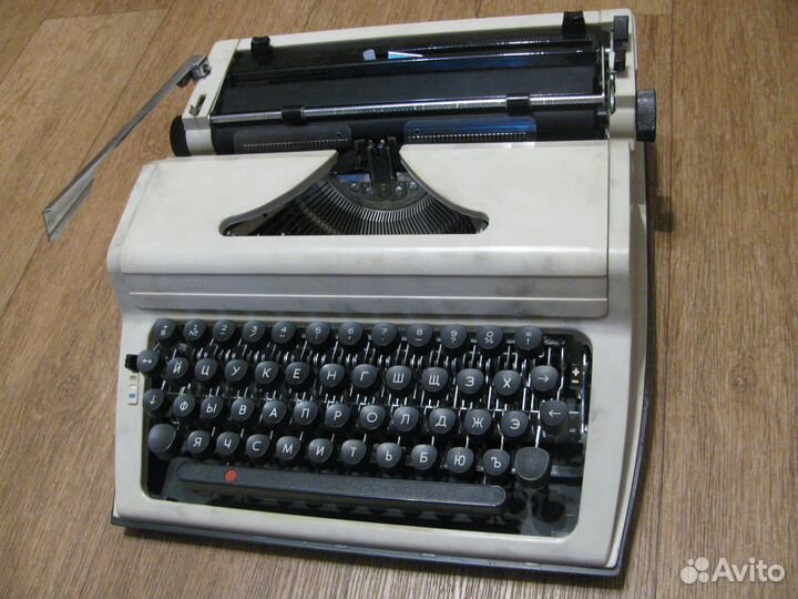 Печатная машинка Любава