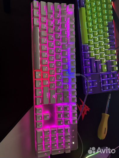 Игровая механическая клавиатура белая