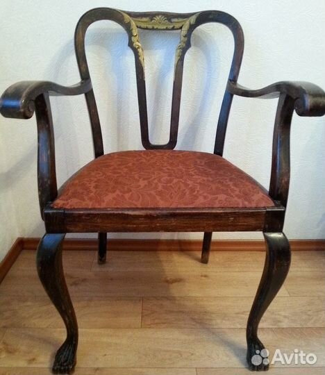 Старинный. антикварный стул на львиных лапах