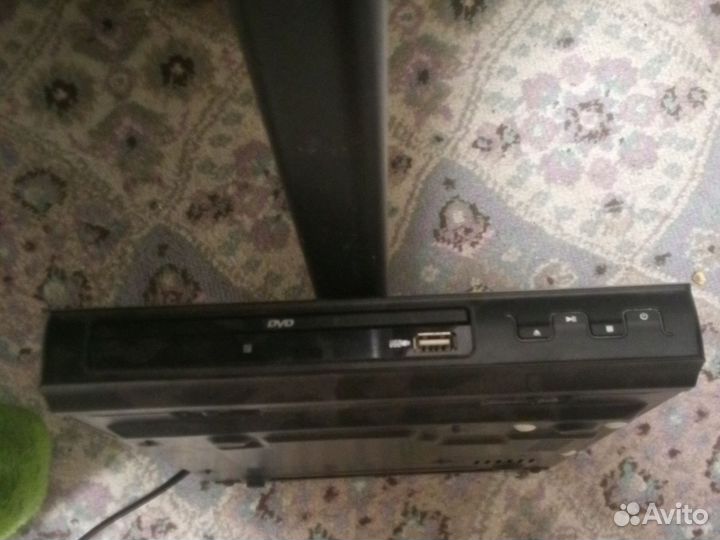 DVD плеер Soundmax SM-DVD5107 + 5 дисков