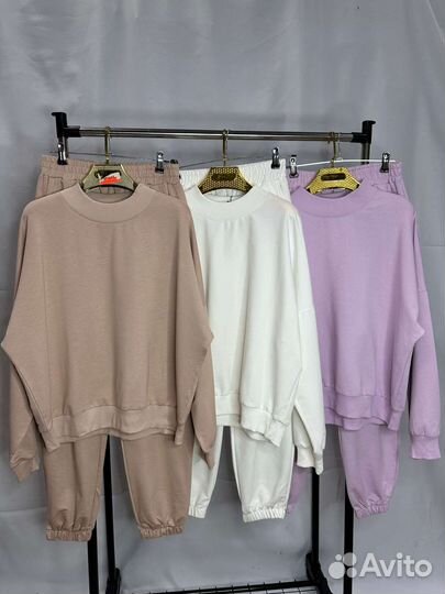 Костюм женский спортивный новый, размеры 44 и 46