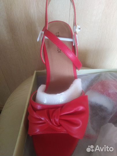 Босоножки женские