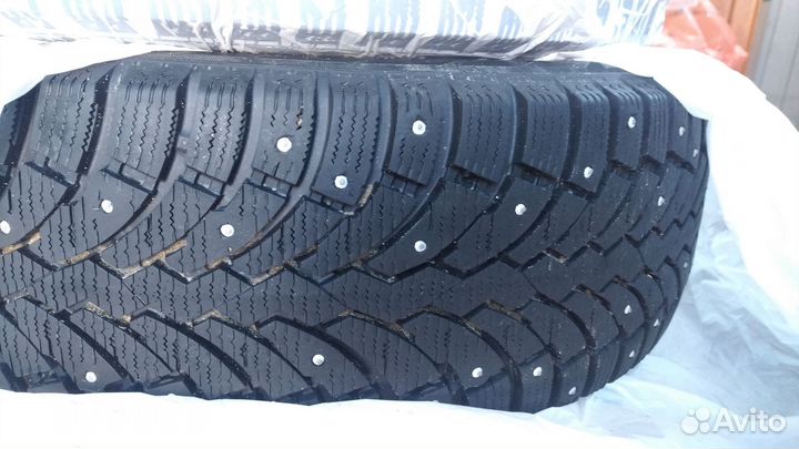 Pirelli Formula Ice 215/65 R16