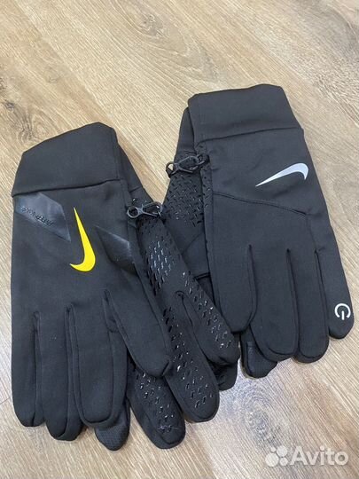 Перчатки Nike
