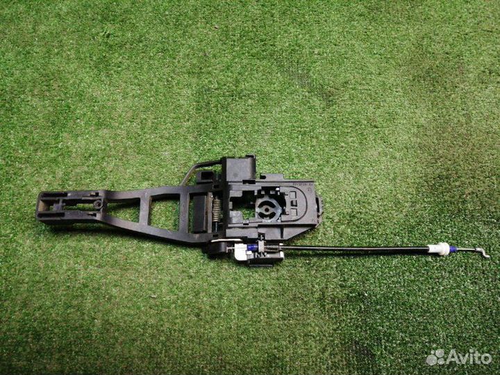 Кронштейн ручки двери передний правый Ford Focus 3