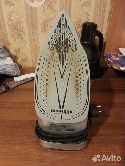 Утюг redmond