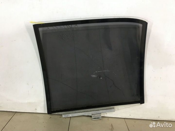 Стекло задней правой двери