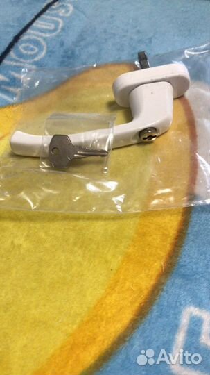 Ручка оконная в детскую комнату с ключом