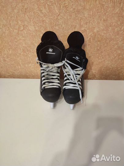 Коньки хоккейные