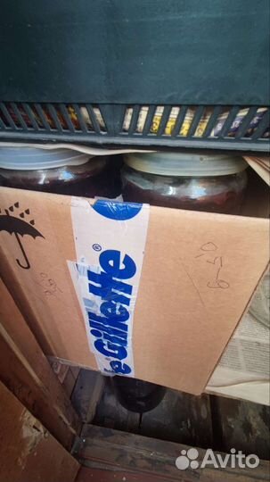 Банки стеклянные с вареньем и без