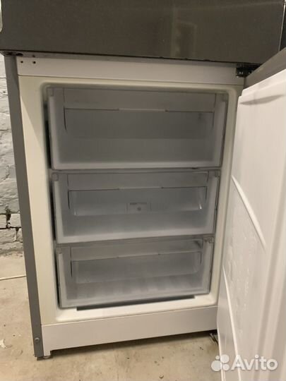 Холодильник hotpoint Ariston No frost 200см