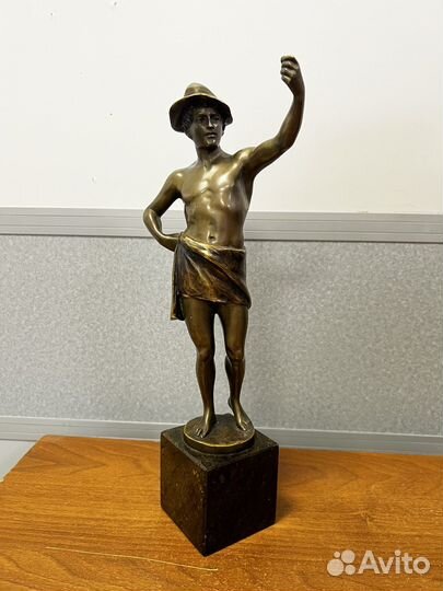 Статуэтка бронза антиквариат