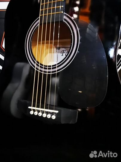 Акустическая гитара + аксессуар