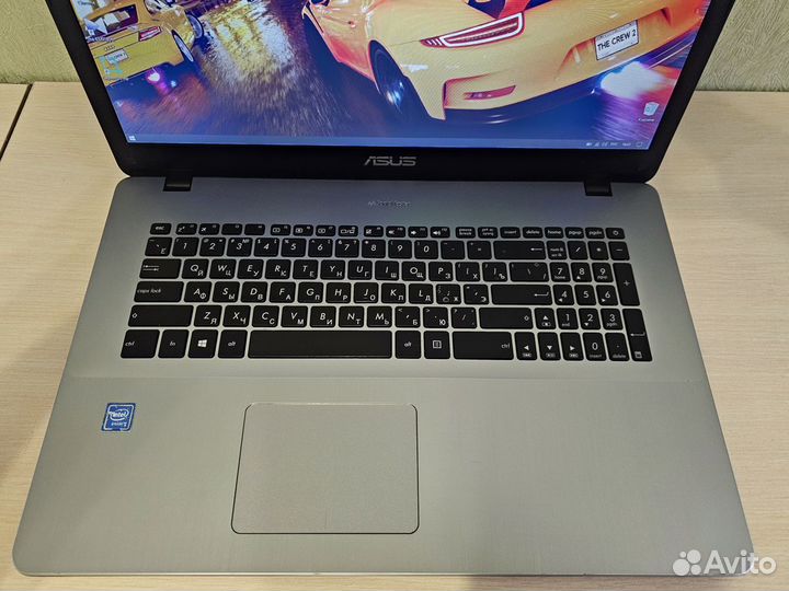 Большой стильный мультимедийный центр asus X705MA