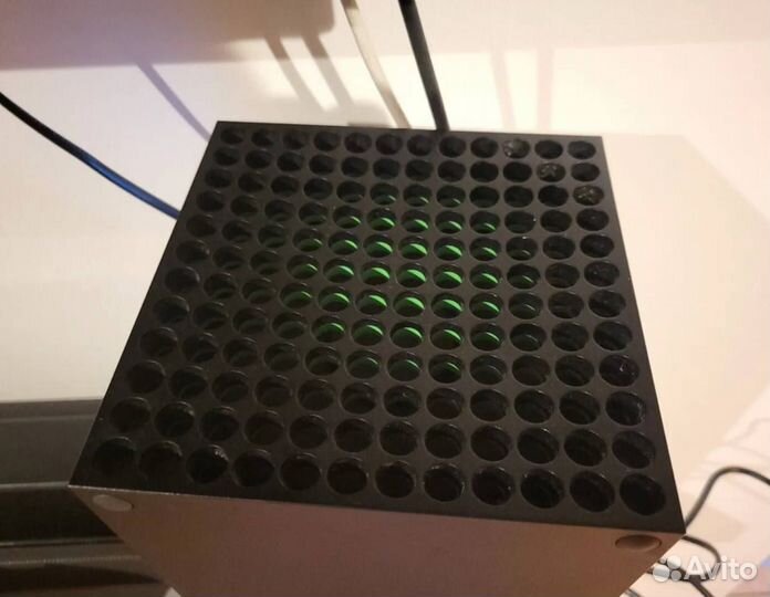 Приставка Xbox Series X с документами