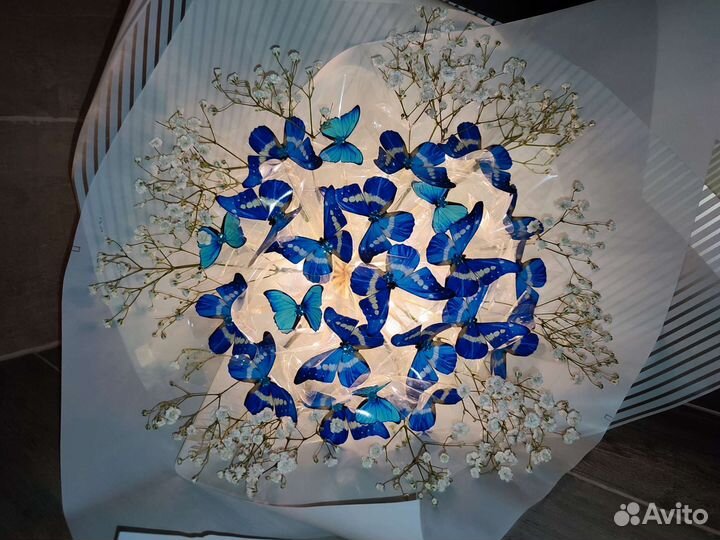 Букет из бабочек с гипсофилами