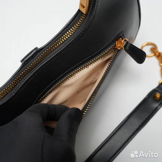 Сумка Guess Kuba – аксессуар, который подчеркнет ваш стиль