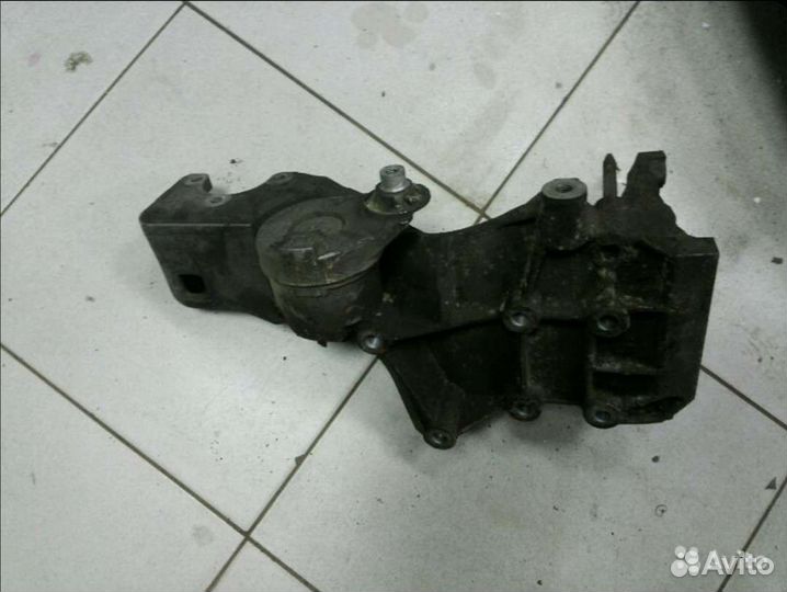 Кронштейн генератора split port