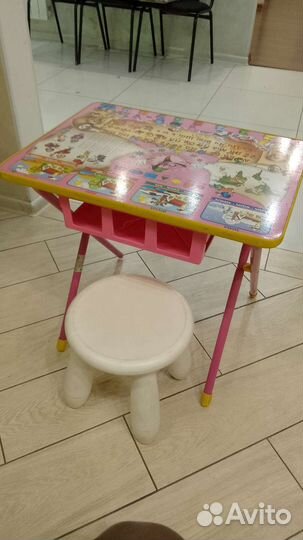 Детский стол со стульями