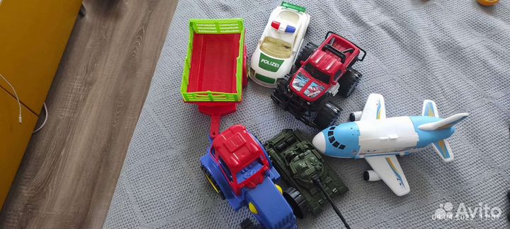 Игрушки детские пластиковые