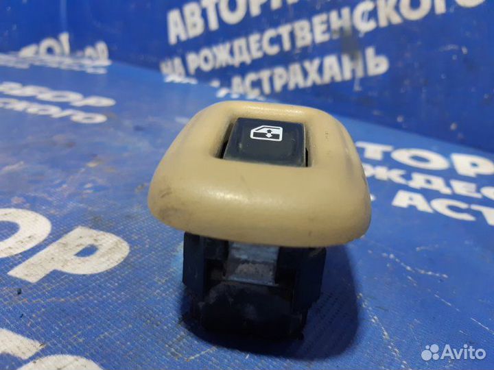 Кнопка стеклоподъемника Chevrolet Trailblazer