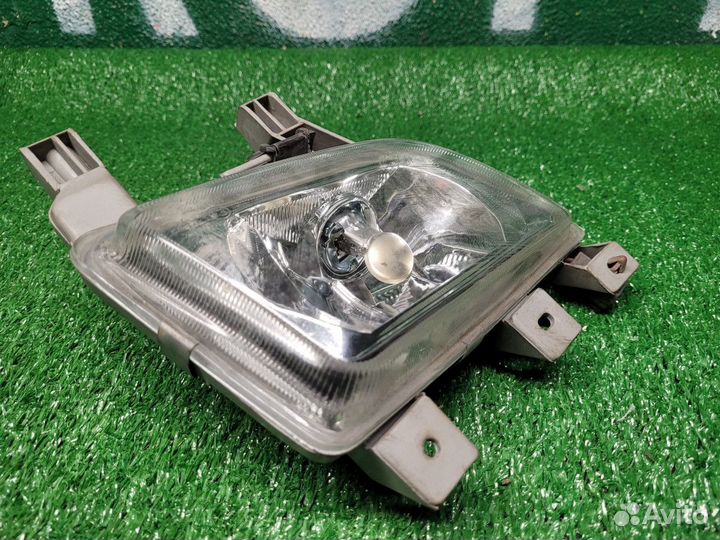 Фара противотуманная правая Mazda 323