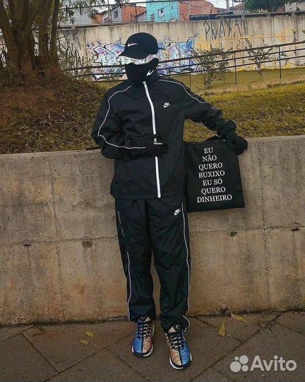 Спртивный костбм Nike