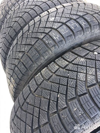 Pirelli Winter Ice Zero 225/65 R17 106T