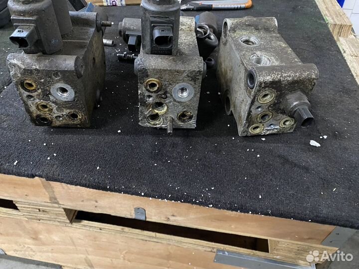 Блок клапанов стабилизации Land Rover RVH500110