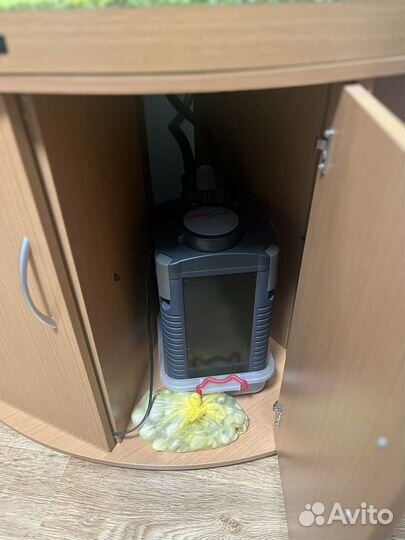 Аквариум с тумбой и рыбками