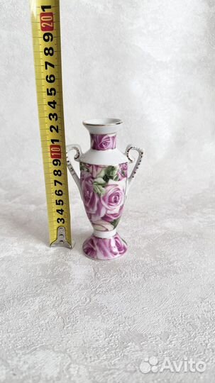 Фарфоровая вазочка