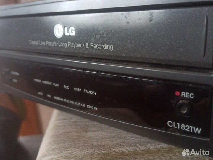 Видеомагнитофон LG CL182TW