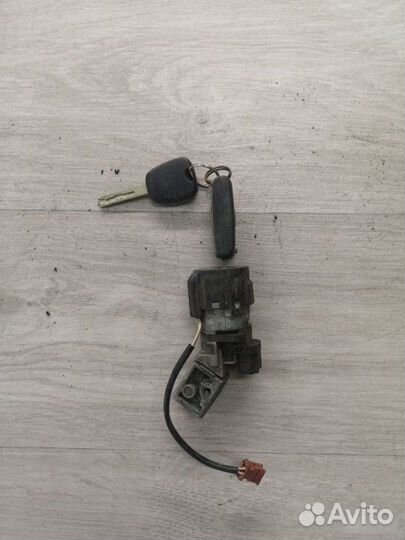 Замок зажигания Peugeot 408