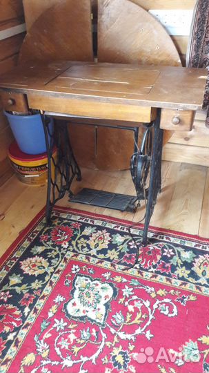 Швейная машинка на чугунной основе