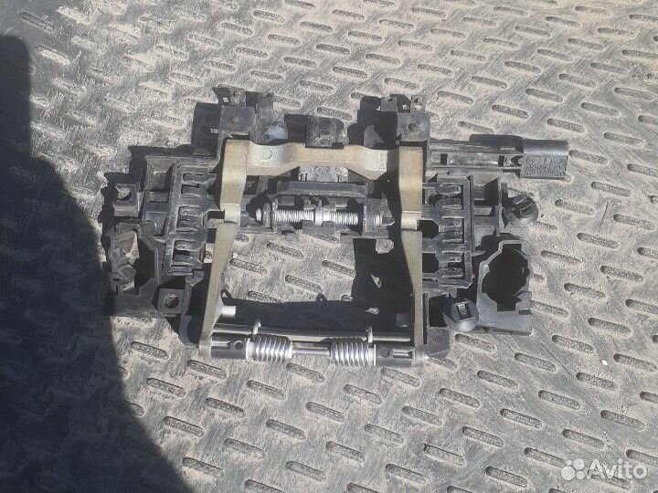 Кронштейн ручки двери Audi A8 D3