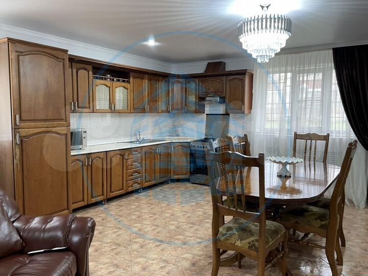 Дом 239,5 м² на участке 6 сот.