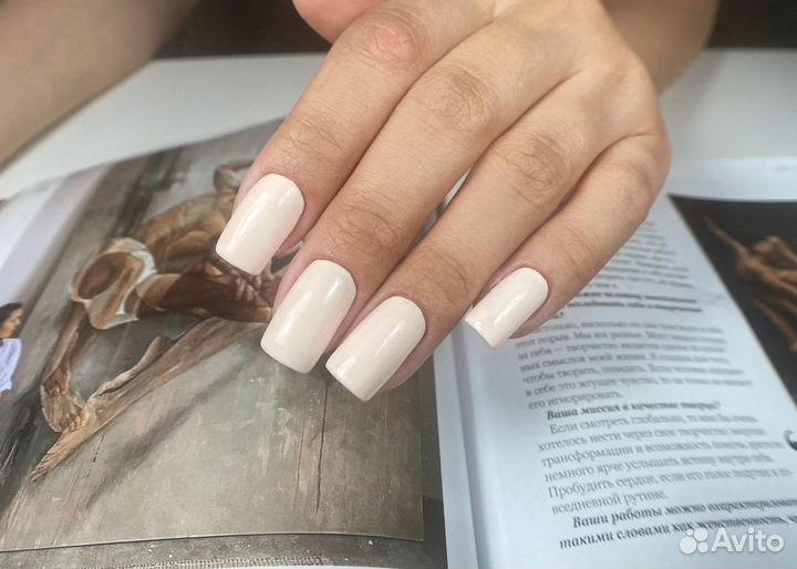 Модель на маникюр