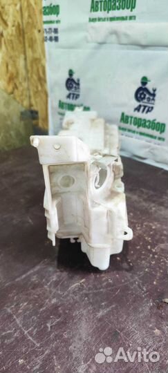 Бачок омывателя Toyota Land Cruiser 200