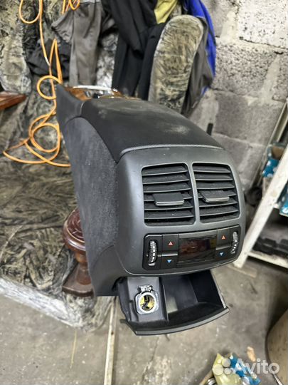 Подлокотник Mersedes E class W211