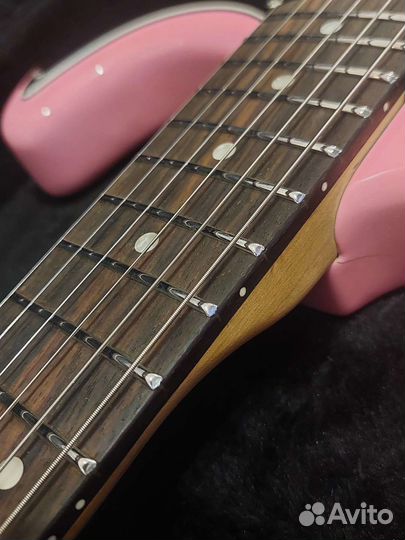 Fender stratocaster squier pink