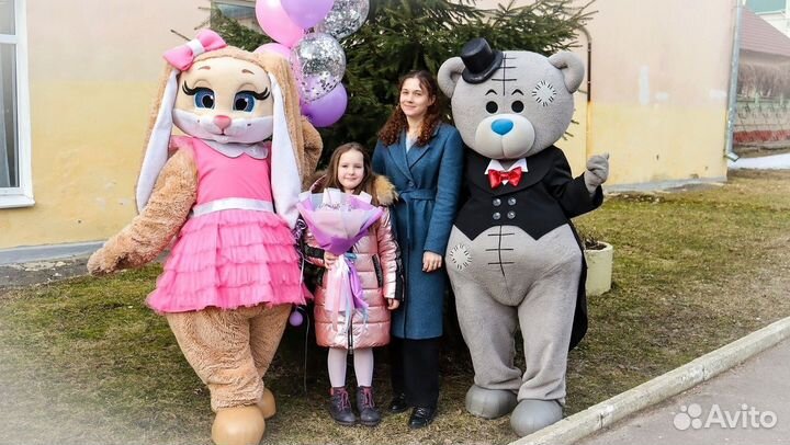 Зайка на праздник, ростовая кукла