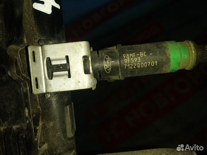 Топливная рампа с форсунками Форд Фокус 2