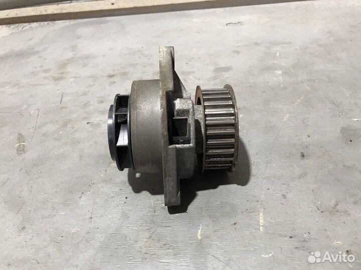 Помпа Volkswagen Polo хетчбек 1.4 16 BKY 2006