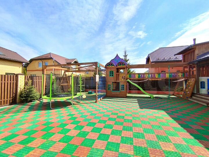 Дом 195,5 м² на участке 7,7 сот.