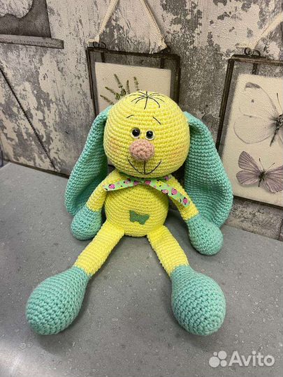 Игрушки зайчики вязаные