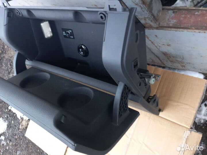 VW Touran (03-10) бардачок 1T1857097D низ торпеды