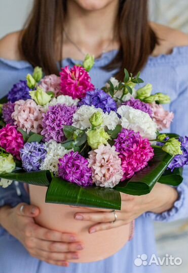 Живые цветы в колбе